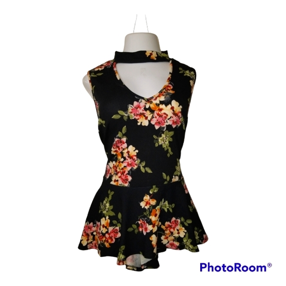 Plus size sleeveless peplum top - Picture 1 of 5